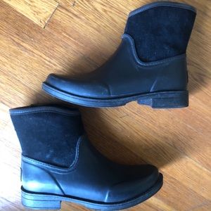 UGG Rain/Snow Boots Size 9